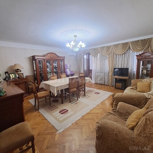 Satılır 3 otaqlı köhnə tikili 130 m², Qara Qarayev m., photo 1 from 15