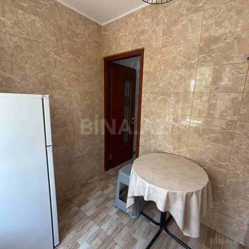 Satılır 3 otaqlı köhnə tikili 63 m², Qara Qarayev m., photo 16 from 22