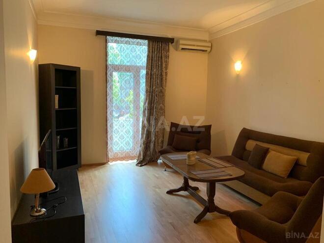 Сдаётся 2-комн. вторичка 60 м², м. Ичеришехер, photo 1 from 16