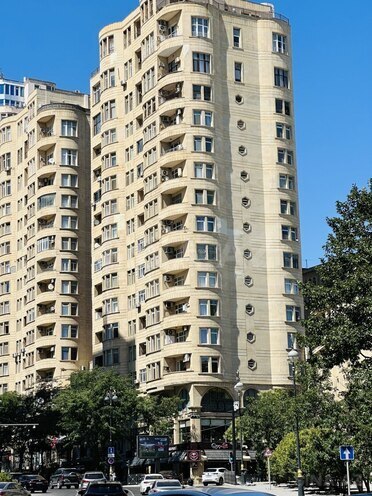 Сдаётся 2-комн. новостройка 115 м², м. Низами, photo 1 from 13