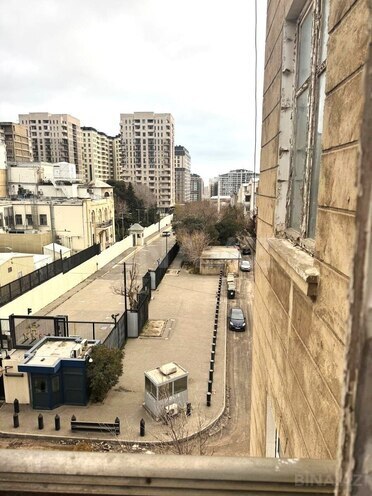 Satılır 2 otaqlı köhnə tikili 40 m², 28 May m., photo 14 from 18