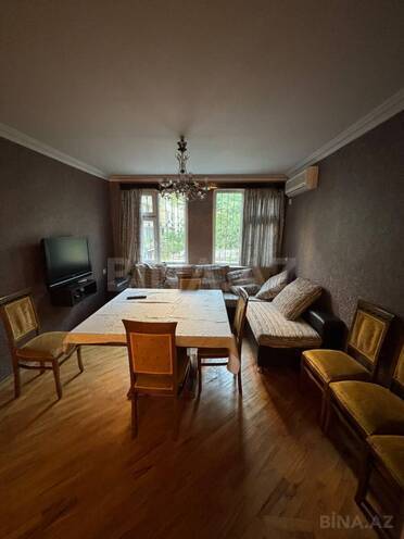 Satılır 3 otaqlı köhnə tikili 93 m², Gənclik m., photo 1 from 14