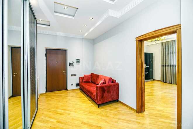 İcarəyə verilir 4 otaqlı yeni tikili 200 m², 28 May m., photo 1 from 14