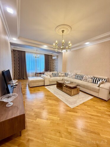 Satılır 3 otaqlı köhnə tikili 126 m², Badamdar q., photo 1 from 24