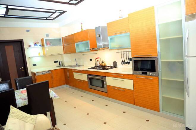 İcarəyə verilir 4 otaqlı yeni tikili 210 m², 28 May m., photo 26 from 31