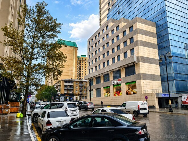 Продаётся 3-комн. новостройка 165 м², м. Низами, photo 1 from 7