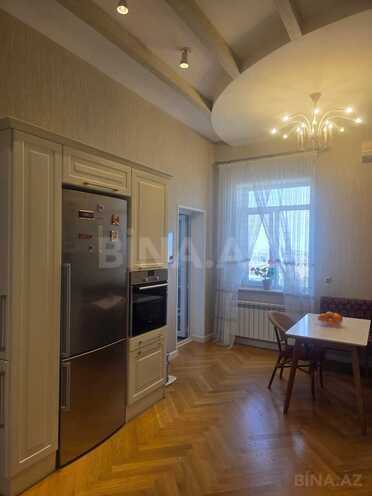 Продаётся 11-комн. дом/дача 480 м², Бинагадинский р., photo 1 from 16