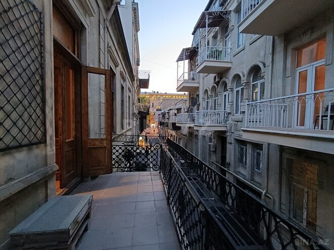 Satılır 10 otaqlı köhnə tikili 414 m², Nizami m., photo 24 from 31