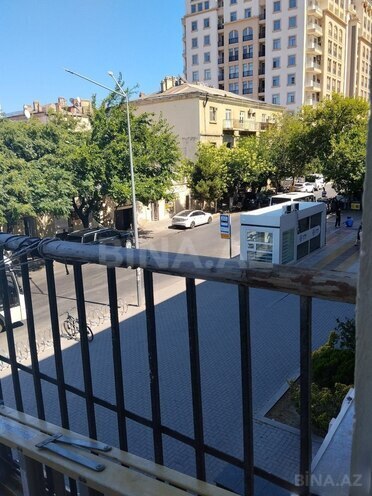 Satılır 3 otaqlı köhnə tikili 74 m², Bayıl q., photo 10 from 11