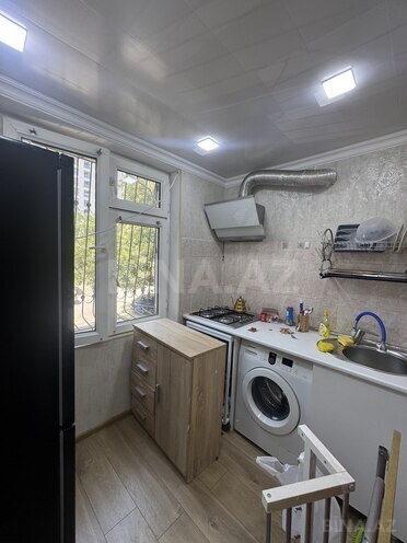 Satılır 2 otaqlı köhnə tikili 65 m², İnşaatçılar m., photo 3 from 6