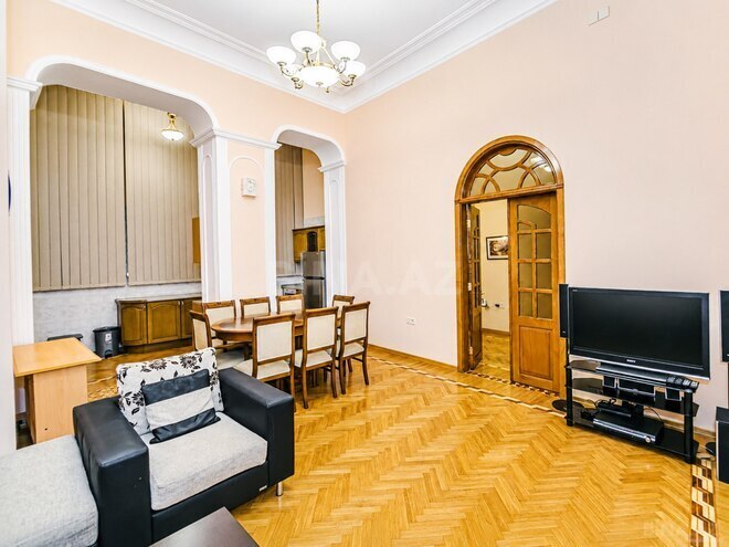 Продаётся 3-комн. новостройка 135 м², м. Низами, photo 1 from 12