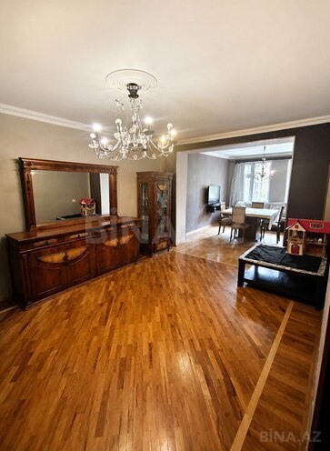 Satılır 3 otaqlı köhnə tikili 93 m², Gənclik m., photo 1 from 15