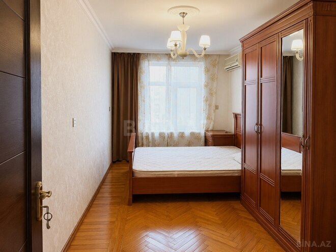 Продаётся 3-комн. вторичка 75 м², м. Элмляр Академиясы, photo 4 from 10