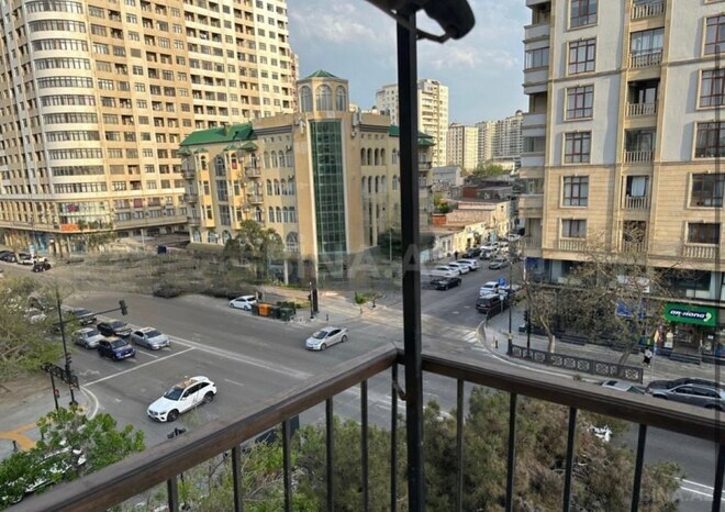 Продаётся 2-комн. вторичка 52 м², м. Элмляр Академиясы, photo 1 from 7