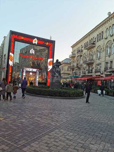 Satılır 4 otaqlı köhnə tikili 120 m², Sahil m., photo 1 from 19