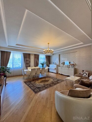 Продаётся 3-комн. новостройка 170 м², м. Низами, photo 1 from 18