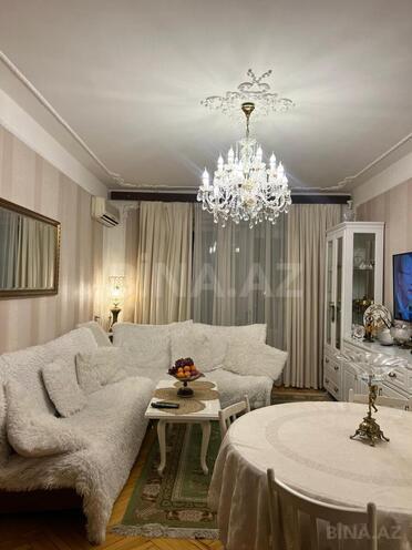 Satılır 3 otaqlı köhnə tikili 75 m², Nizami m., photo 1 from 15