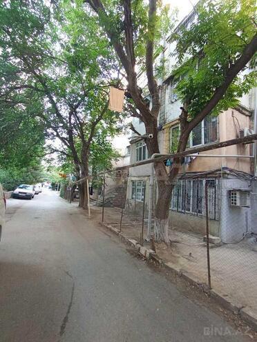 Satılır 2 otaqlı köhnə tikili 45 m², İnşaatçılar m., photo 1 from 17