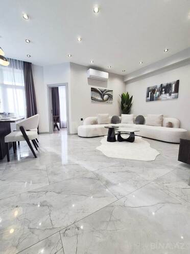 İcarəyə verilir 3 otaqlı yeni tikili 120 m², 28 May m., photo 1 from 17