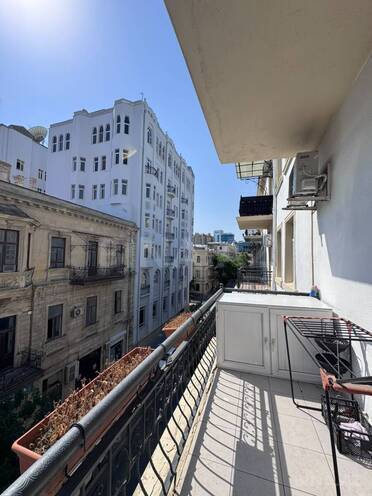 Satılır 2 otaqlı köhnə tikili 75 m², Sahil m., photo 16 from 20