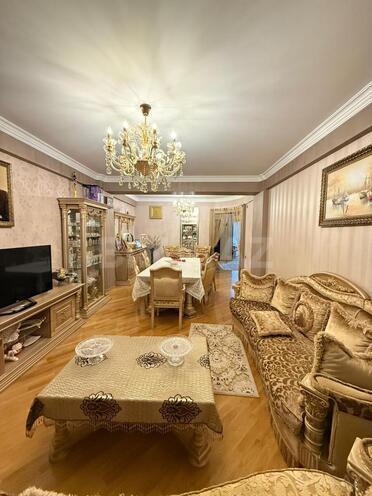 Satılır 3 otaqlı yeni tikili 150 m², 8-ci mikrorayon q., photo 3 from 14