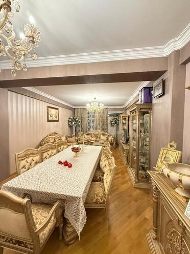 Satılır 3 otaqlı yeni tikili 150 m², 8-ci mikrorayon q., photo 1 from 14