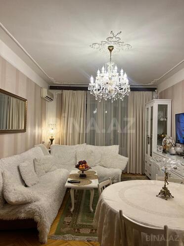 Satılır 3 otaqlı köhnə tikili 70 m², Nizami m., photo 1 from 14