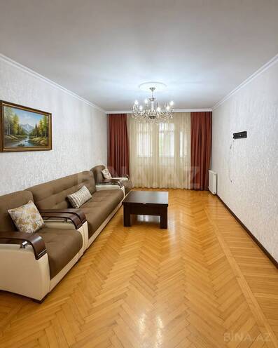 Продаётся 3-комн. вторичка 80 м², м. Элмляр Академиясы, photo 1 from 16