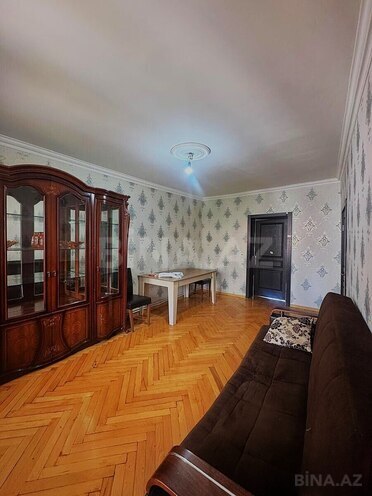 Satılır 3 otaqlı köhnə tikili 70 m², İnşaatçılar m., photo 1 from 16