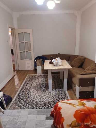 Satılır 2 otaqlı köhnə tikili 60 m², Yeni Günəşli q., photo 1 from 9
