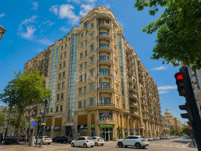 Продаётся 3-комн. новостройка 150 м², м. Сахил, photo 1 from 19