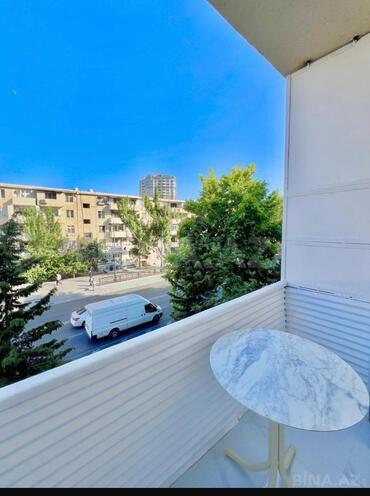 Satılır 2 otaqlı köhnə tikili 60 m², Elmlər Akademiyası m., photo 1 from 9