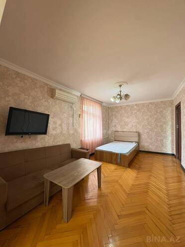 Satılır 1 otaqlı köhnə tikili 35 m², Nizami m., photo 1 from 7
