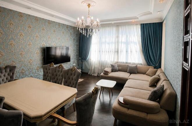Сдаётся 3-комн. новостройка 130 м², м. Низами, photo 1 from 12