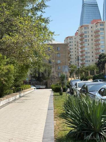 Сдаётся 2-комн. вторичка 70 м², м. Ичеришехер, photo 4 from 17
