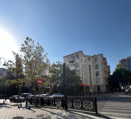 Satılır 1 otaqlı köhnə tikili 36 m², 28 May m., photo 1 from 9