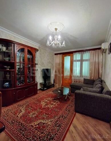 Продаётся 2-комн. вторичка 42 м², м. Элмляр Академиясы, photo 1 from 15