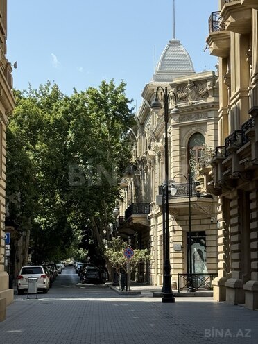 Satılır 2 otaqlı köhnə tikili 87 m², Sahil m., photo 1 from 21