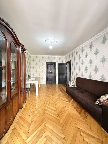 Satılır 3 otaqlı köhnə tikili 80 m², İnşaatçılar m., photo 1 from 17
