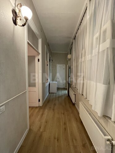 Satılır 4 otaqlı köhnə tikili 140 m², Sahil m., photo 10 from 19
