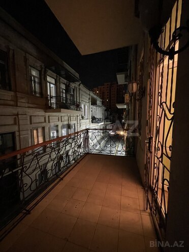 Satılır 4 otaqlı köhnə tikili 140 m², Sahil m., photo 18 from 19