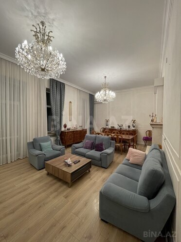 Satılır 4 otaqlı köhnə tikili 140 m², Sahil m., photo 1 from 19