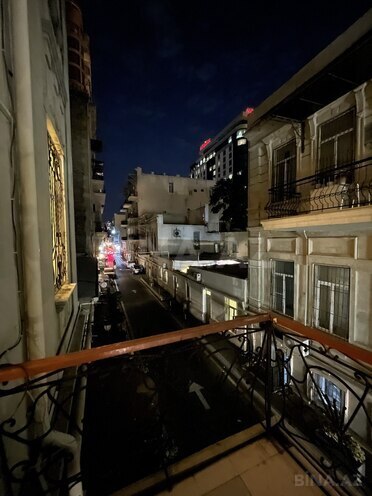 Satılır 4 otaqlı köhnə tikili 140 m², Sahil m., photo 17 from 19