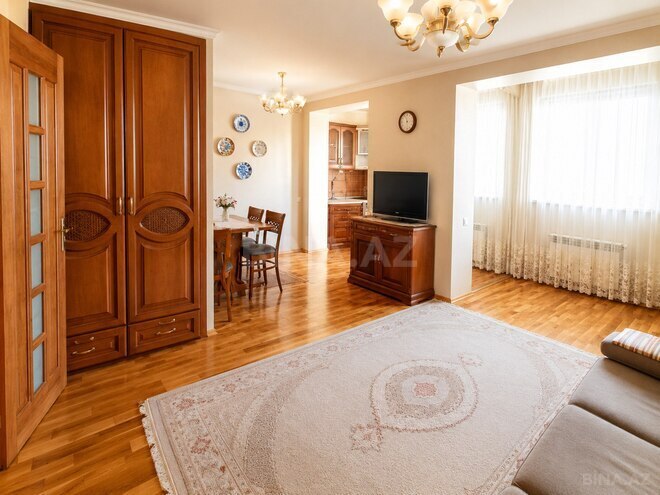 Сдаётся 2-комн. вторичка 70 м², Насиминский  р., photo 1 from 7