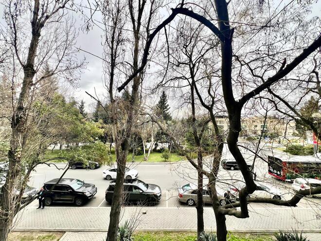 Satılır 3 otaqlı köhnə tikili 90 m², Gənclik m., photo 1 from 15
