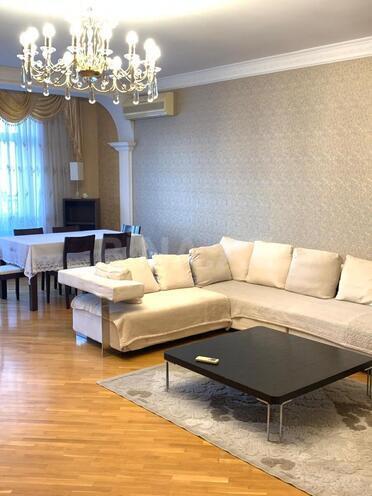 Сдаётся 3-комн. новостройка 150 м², м. Низами, photo 3 from 15
