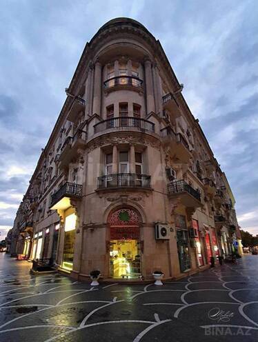 Satılır 4 otaqlı köhnə tikili 130 m², Sahil m., photo 1 from 13