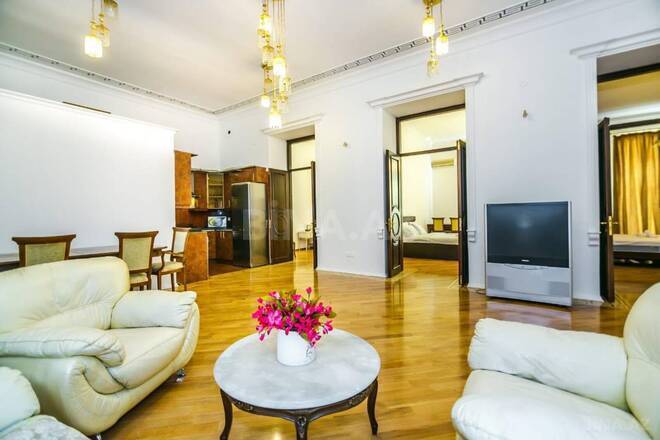 Satılır 4 otaqlı köhnə tikili 130 m², Sahil m., photo 4 from 13