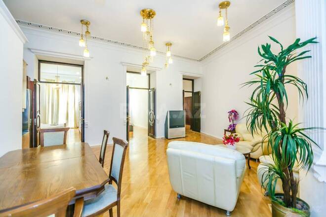 Satılır 4 otaqlı köhnə tikili 130 m², Sahil m., photo 6 from 13