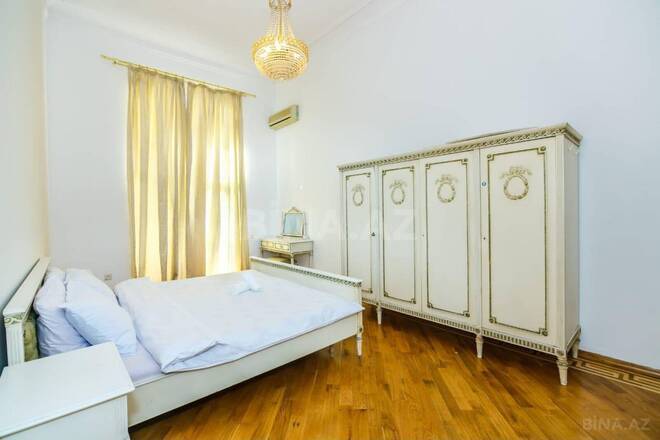 Satılır 4 otaqlı köhnə tikili 130 m², Sahil m., photo 7 from 13